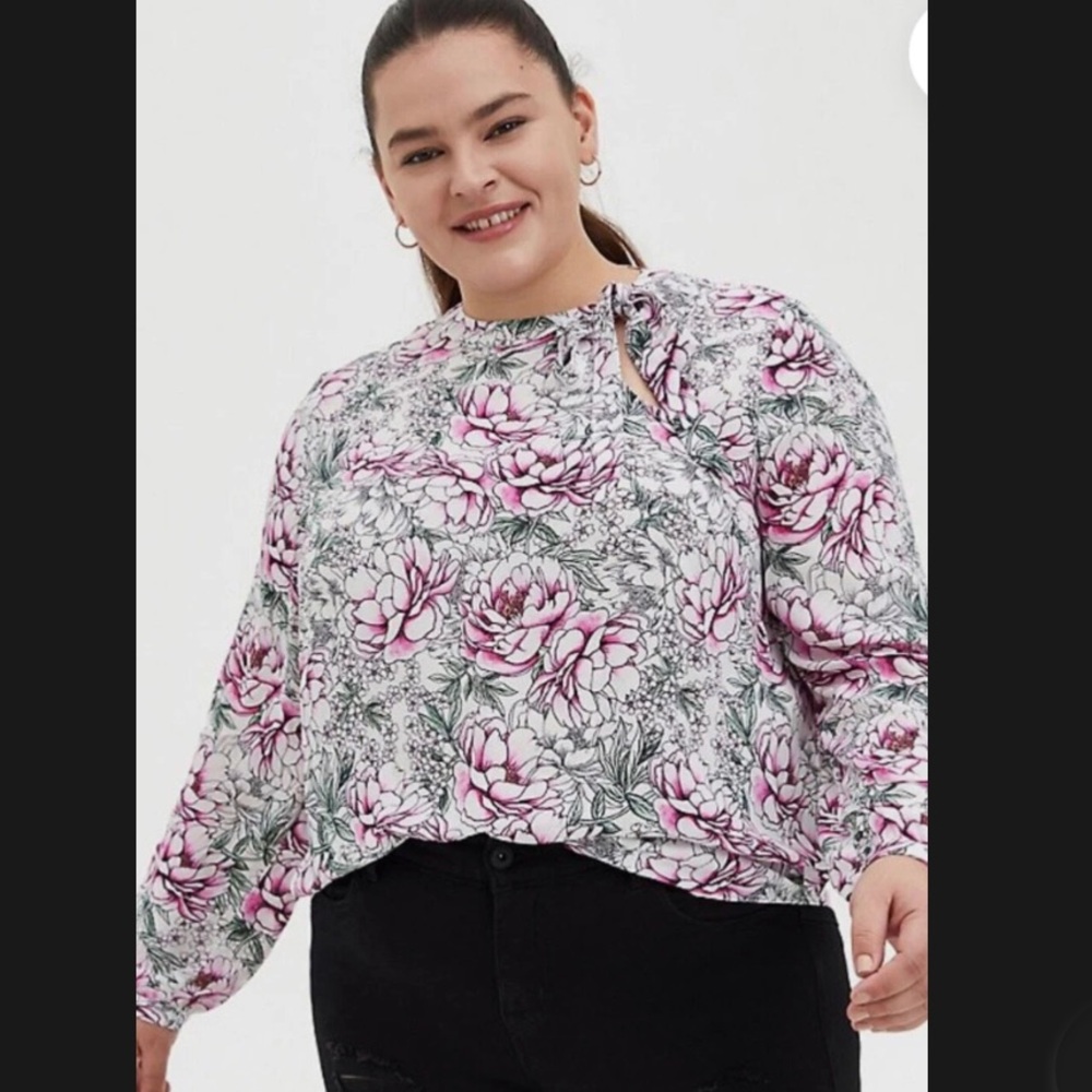 TORRID Georgette Long Sleeve Kitten Bow White Floral Blouse size 3X